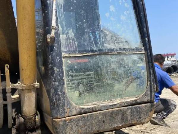 卡特彼勒320C履帶式挖掘機(jī)