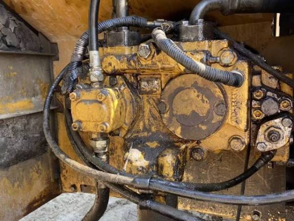 卡特彼勒320C履帶式挖掘機(jī)