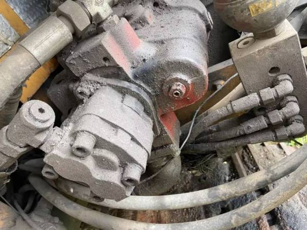 雷沃重工FR65履帶式挖掘機(jī)