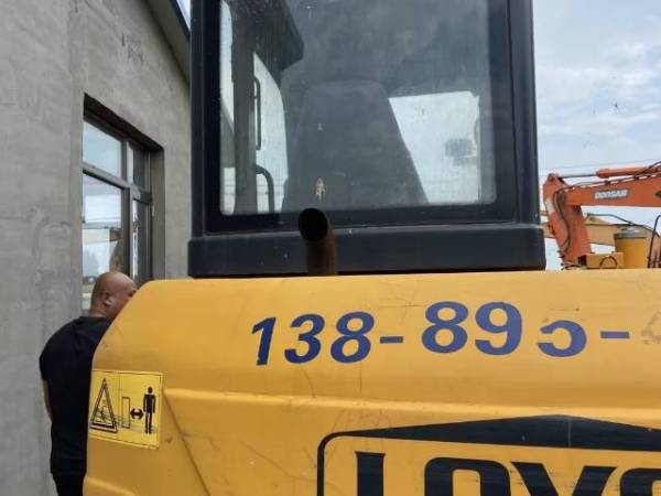 雷沃重工FR65履帶式挖掘機(jī)