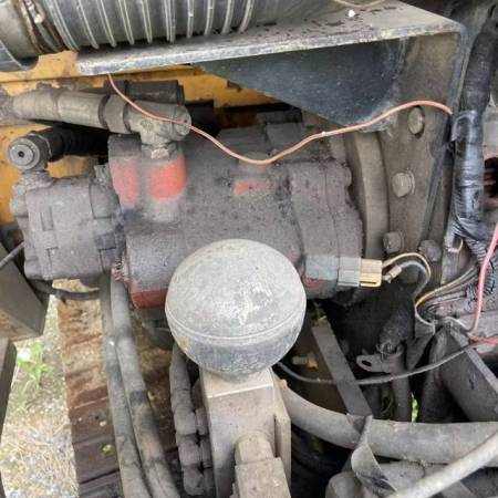 雷沃重工FR65履带式挖掘机