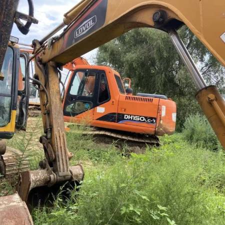 雷沃重工FR65履带式挖掘机