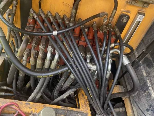 雷沃重工FR65履帶式挖掘機(jī)