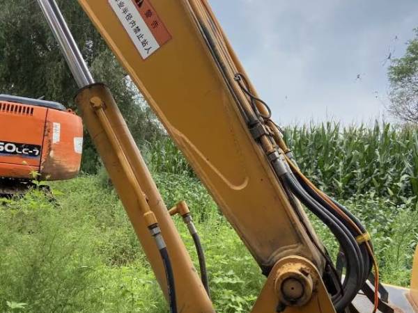 雷沃重工FR65履帶式挖掘機(jī)