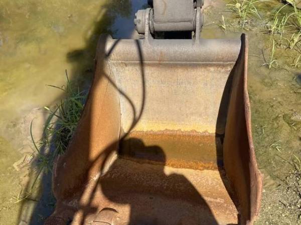 山東力士LS80履帶式挖掘機(jī)