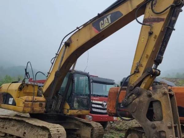 卡特彼勒320D液壓履帶式挖掘機(jī)