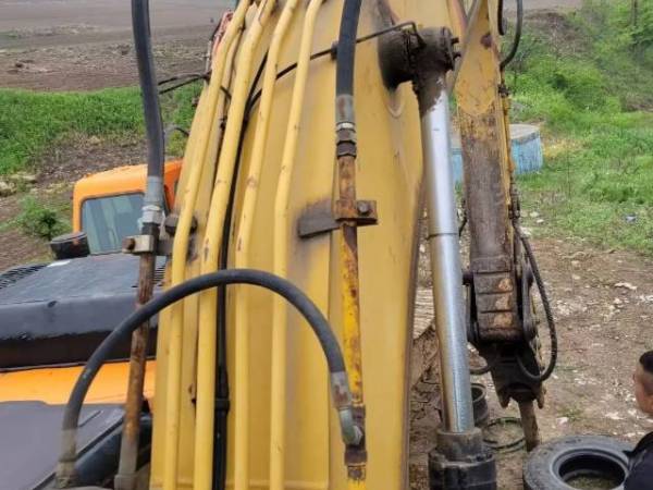 卡特彼勒320D液壓履帶式挖掘機(jī)