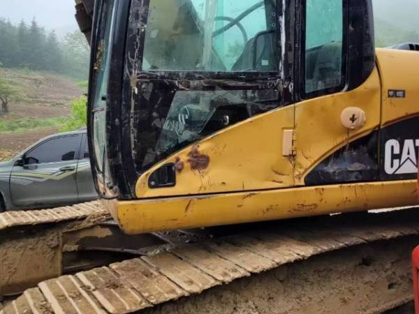 卡特彼勒320D液壓履帶式挖掘機(jī)