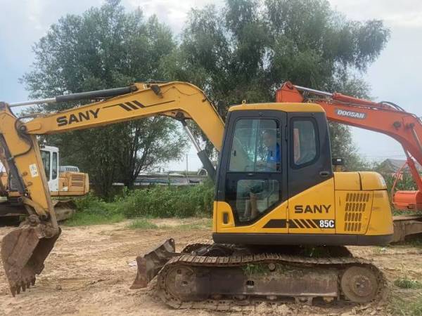 三一重工SY75C-8履帶式挖掘機(jī)