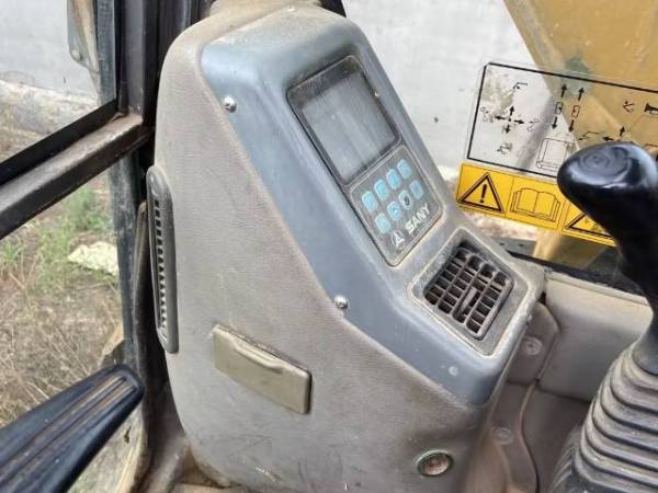 三一重工SY75C-8履帶式挖掘機(jī)