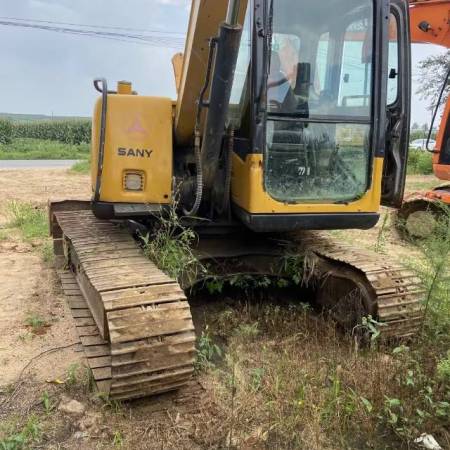 三一重工SY75C-8履带式挖掘机