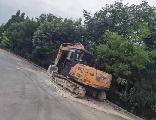 三一重工SY95C履带式挖掘机