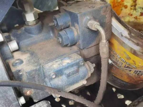 三一重工SY95C履帶式挖掘機(jī)