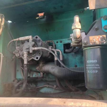 神钢SK260履带式挖掘机