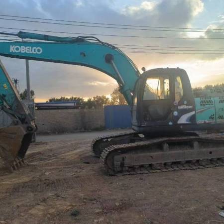 神钢SK260履带式挖掘机