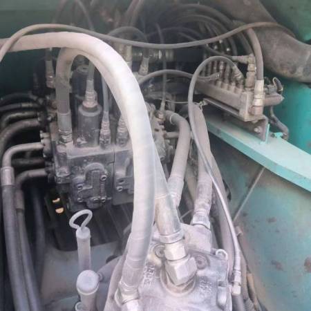 神钢SK260履带式挖掘机