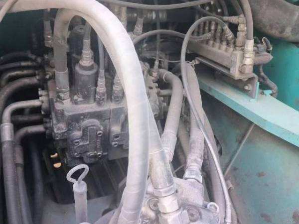 神鋼SK260履帶式挖掘機(jī)