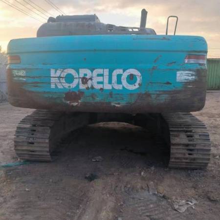 神钢SK260履带式挖掘机