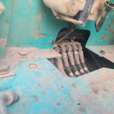 神钢SK260履带式挖掘机