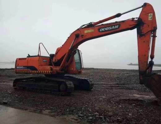 斗山DH225-7履带式挖掘机