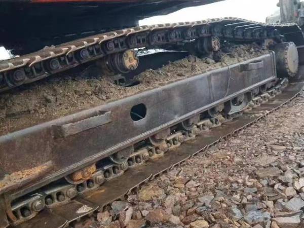 斗山DH225-7履帶式挖掘機(jī)