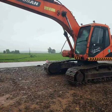 斗山DH225-7履带式挖掘机