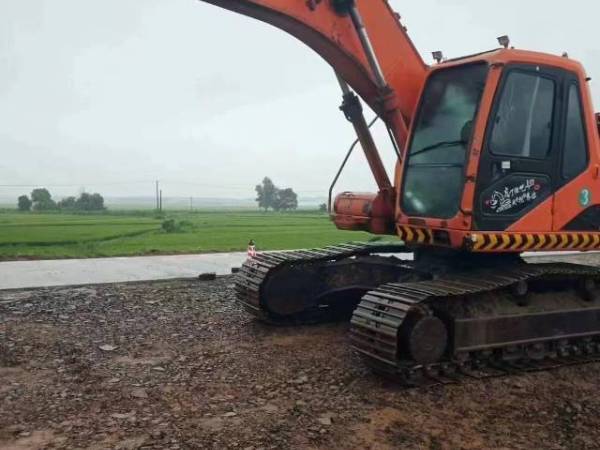 斗山DH225-7履帶式挖掘機(jī)