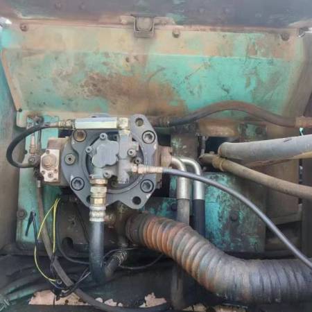 神钢SK250履带式挖掘机