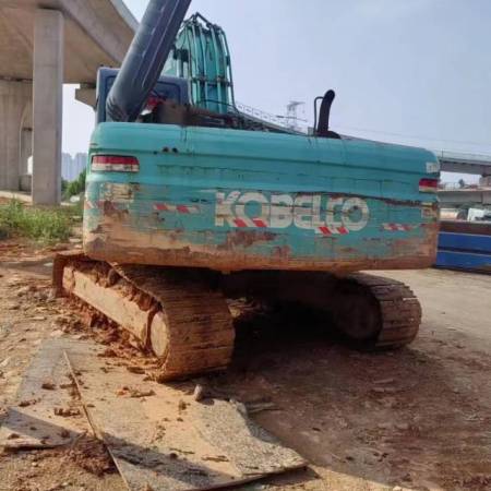 神钢SK250履带式挖掘机