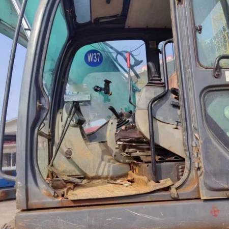 神钢SK250履带式挖掘机