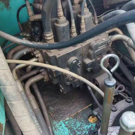 神钢SK250履带式挖掘机