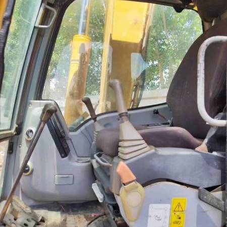 山东临工LG685履带式挖掘机