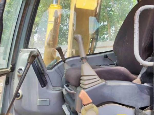 山東臨工LG685履帶式挖掘機