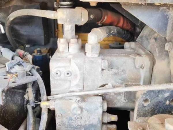 山東臨工LG685履帶式挖掘機