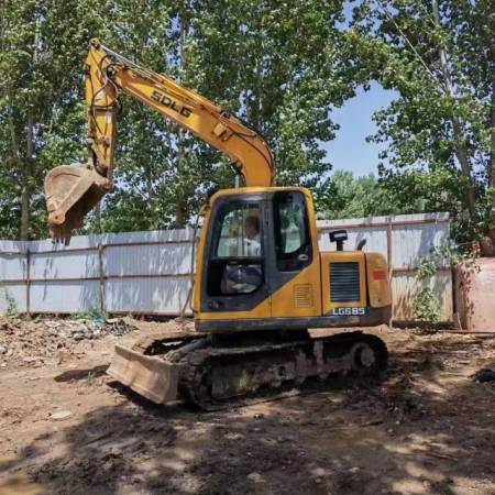 山东临工LG685履带式挖掘机