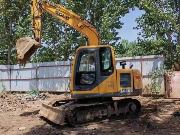 山東臨工LG685履帶式挖掘機