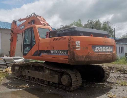 斗山DH300-7履带式挖掘机