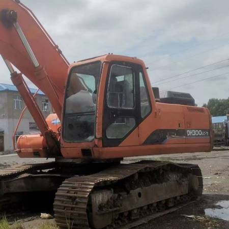 斗山DH300-7履带式挖掘机