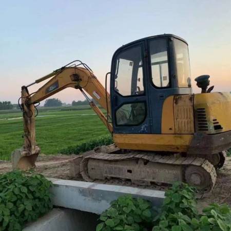 雷沃重工FR60履带式挖掘机