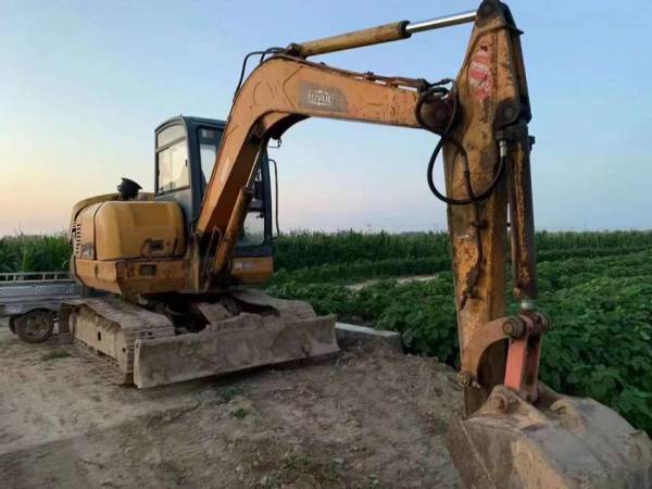 雷沃重工FR60履帶式挖掘機