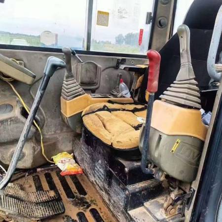 雷沃重工FR60履带式挖掘机