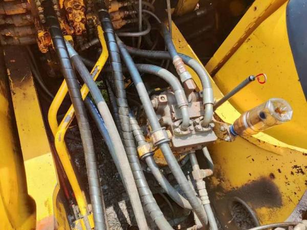 小松PC220-7履帶式挖掘機(jī)