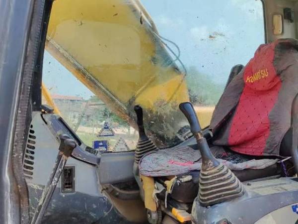 小松PC220-7履帶式挖掘機(jī)