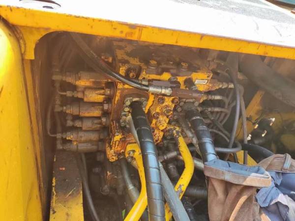 小松PC220-7履帶式挖掘機(jī)