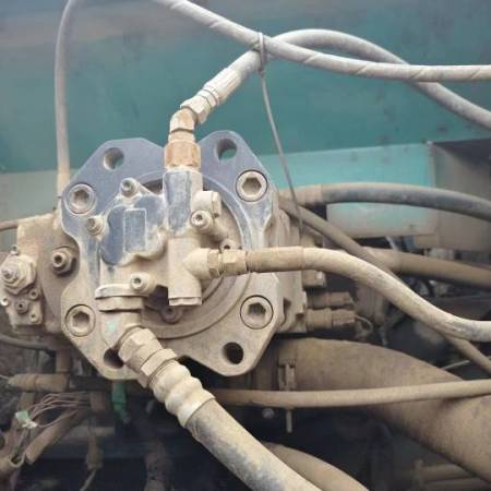 神钢SK330-6E履带式挖掘机