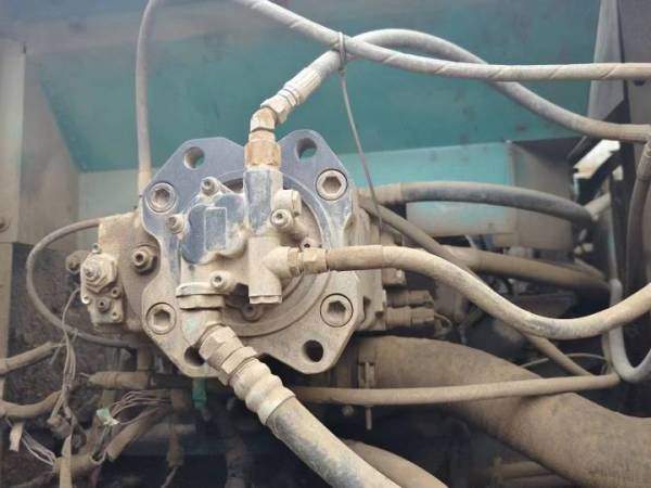 神鋼SK330-6E履帶式挖掘機(jī)