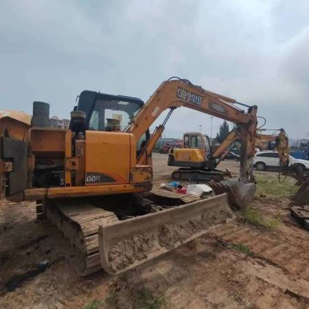 雷沃重工FR80-7履带式挖掘机