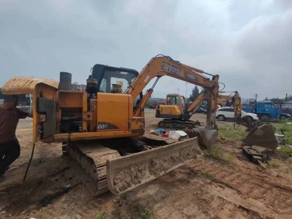 雷沃重工FR80-7履帶式挖掘機