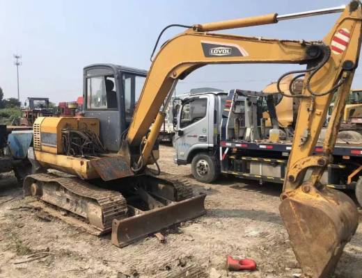 雷沃重工FR60履带式挖掘机