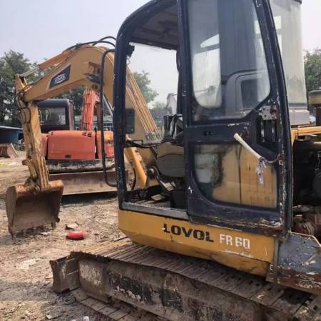 雷沃重工FR60履带式挖掘机